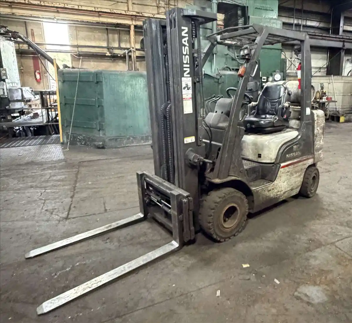 4100 lb. Nissan #MAP1F2A25V, LP forklift, 187" lift height, 42" fork length, forks with rotator - Image 1