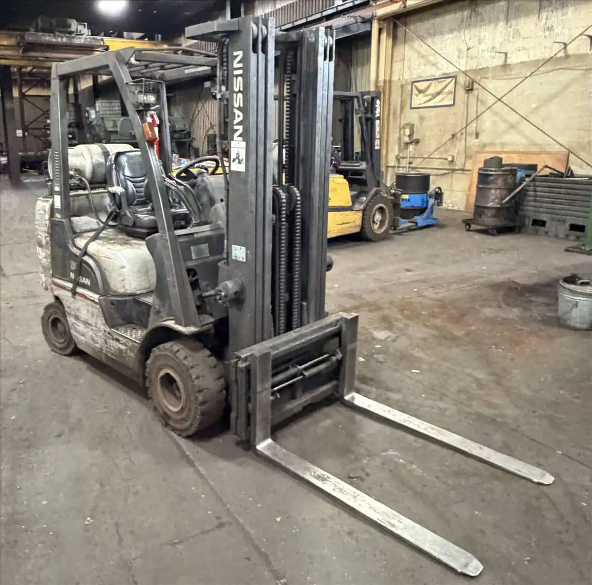 4100 lb. Nissan #MAP1F2A25V, LP forklift, 187" lift height, 42" fork length, forks with rotator - Image 2
