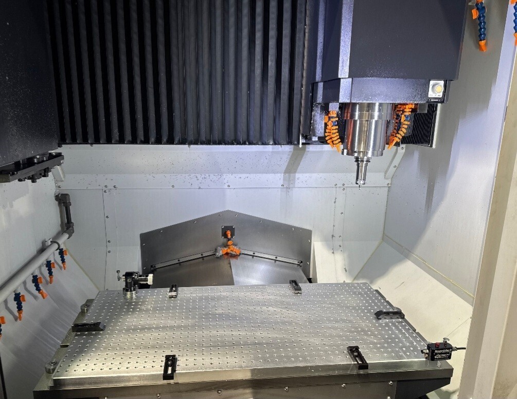 Daewoo Doosan #BVM-5700, CNC Vertical Machining Center, 41.3" X, 22.4" Y, 18.1" Z, 22.44" x 51.18" table - Image 7