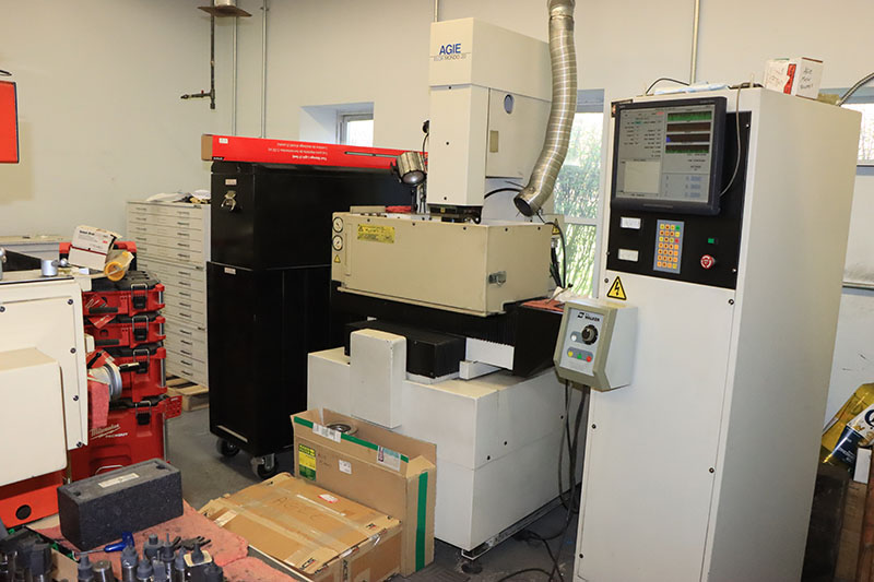 Agie #Mondo-20, CNC ram type Electrical Discharge Machine, Futura II CNC, 40 amp, 11.8" X, 9.8" Y, 9.8" Z - Image 1
