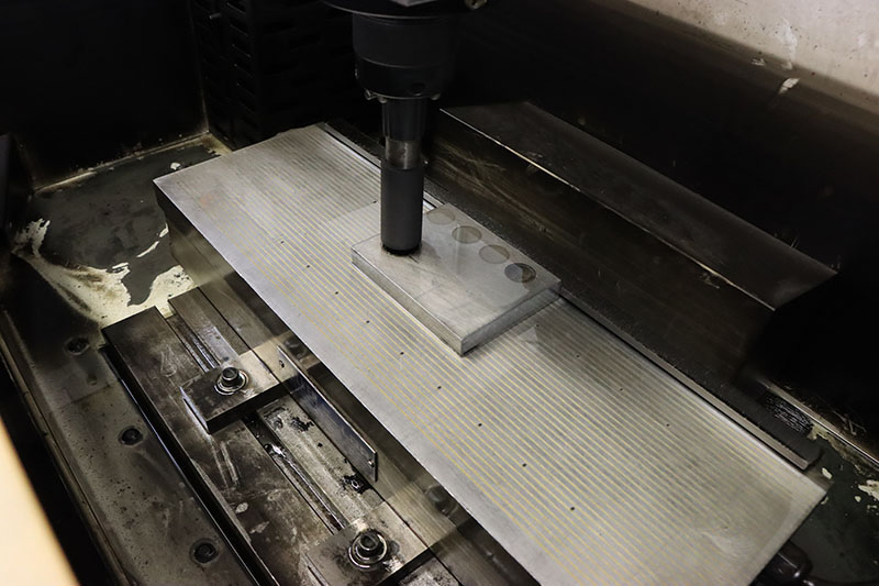 Agie #Mondo-20, CNC ram type Electrical Discharge Machine, Futura II CNC, 40 amp, 11.8" X, 9.8" Y, 9.8" Z - Image 3
