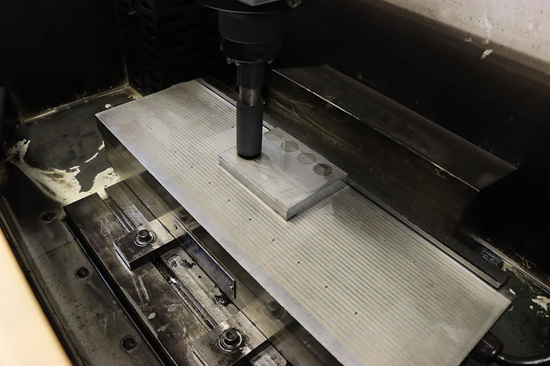 Agie #Mondo-20, CNC ram type Electrical Discharge Machine, Futura II CNC, 40 amp, 11.8" X, 9.8" Y, 9.8" Z - Image 4