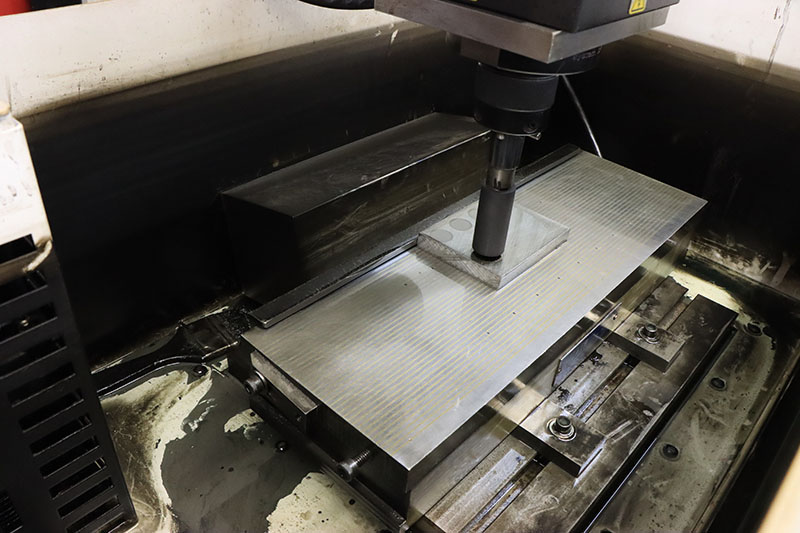 Agie #Mondo-20, CNC ram type Electrical Discharge Machine, Futura II CNC, 40 amp, 11.8" X, 9.8" Y, 9.8" Z - Image 5
