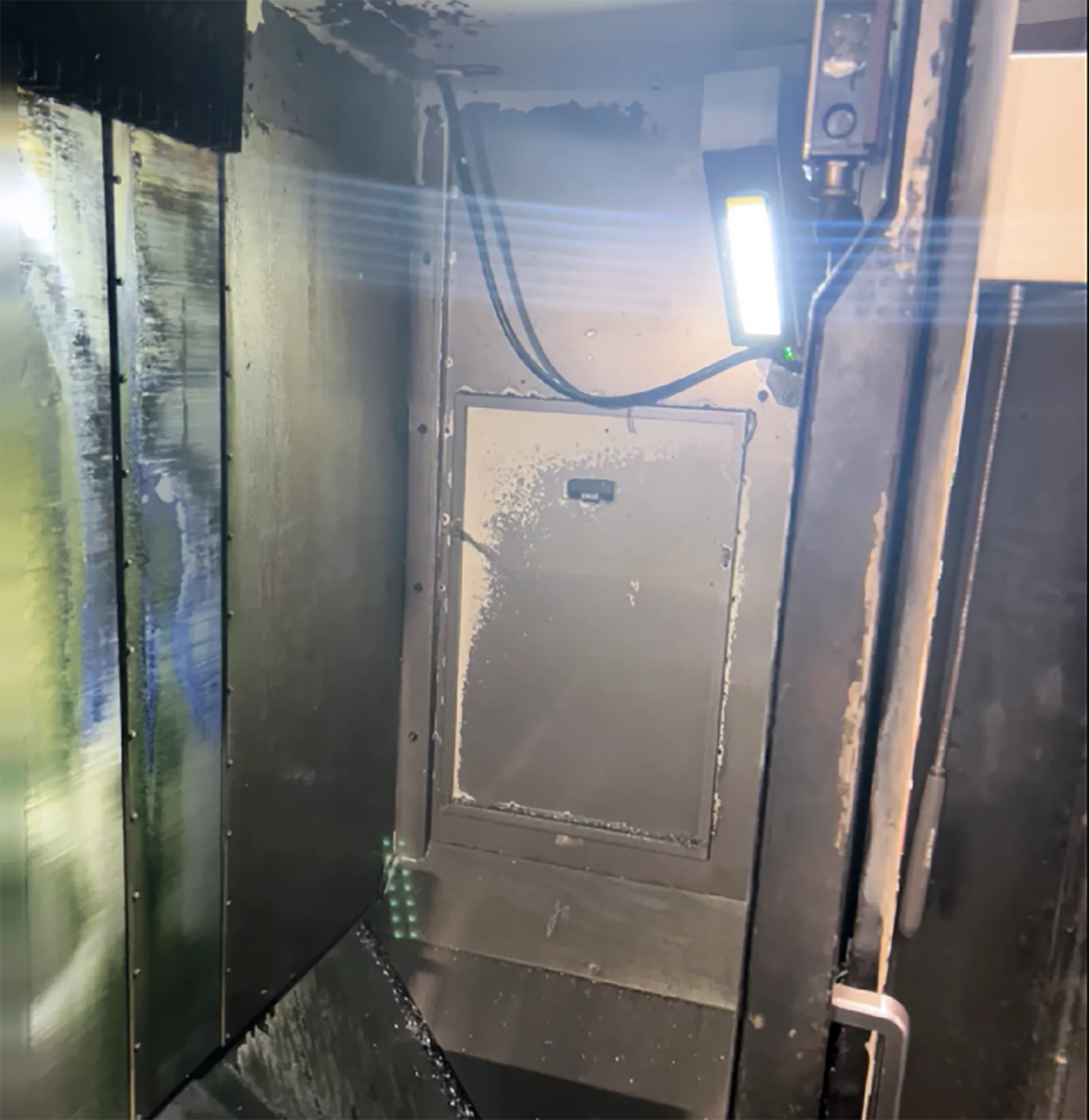 Mazak #VTC-200C, CNC vertical machining center, 24 automatic tool changer, 65.3" X, 20" Y, 20" Z, 10000 RPM - Image 2