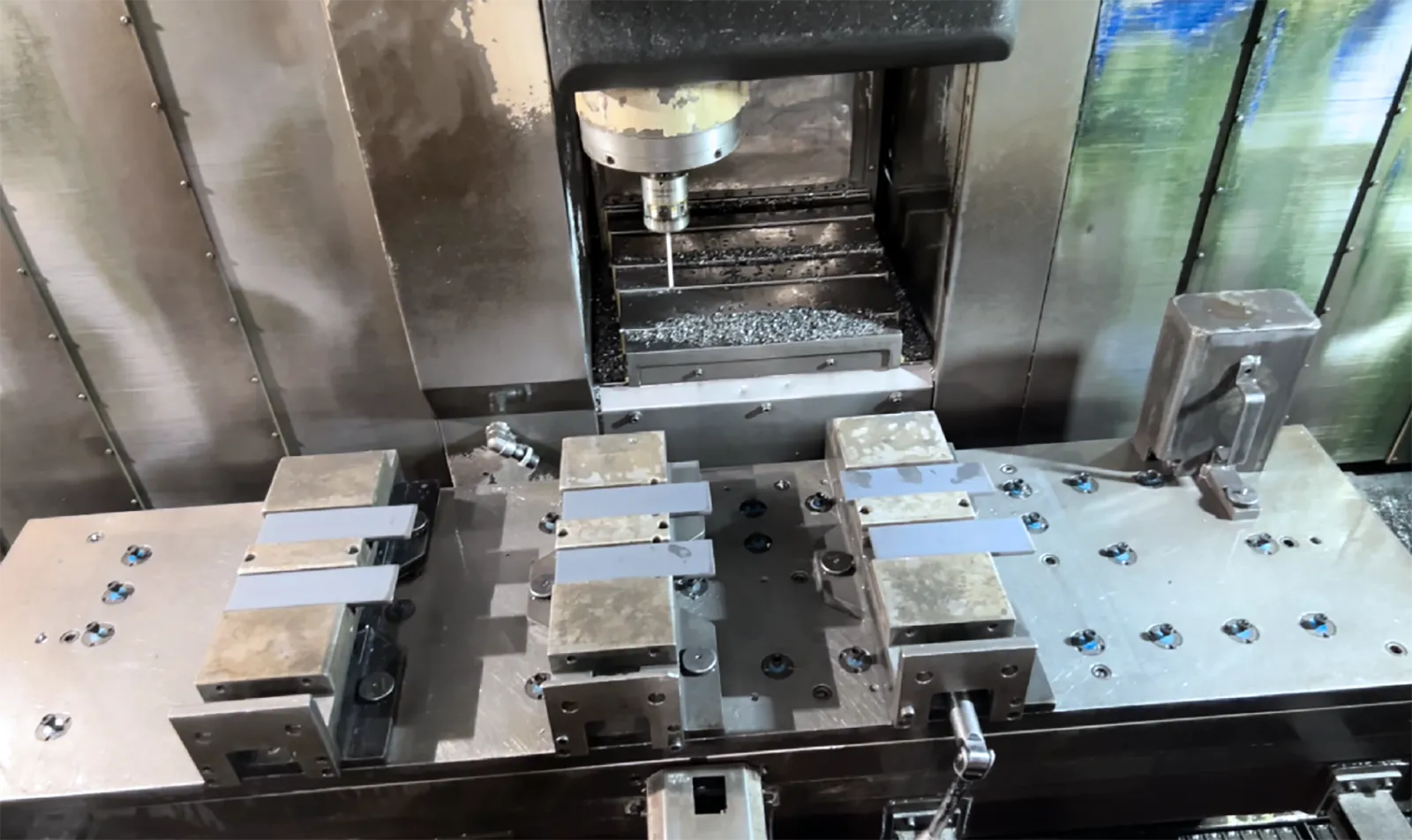 Mazak #VTC-200C, CNC vertical machining center, 24 automatic tool changer, 65.3" X, 20" Y, 20" Z, 10000 RPM - Image 6