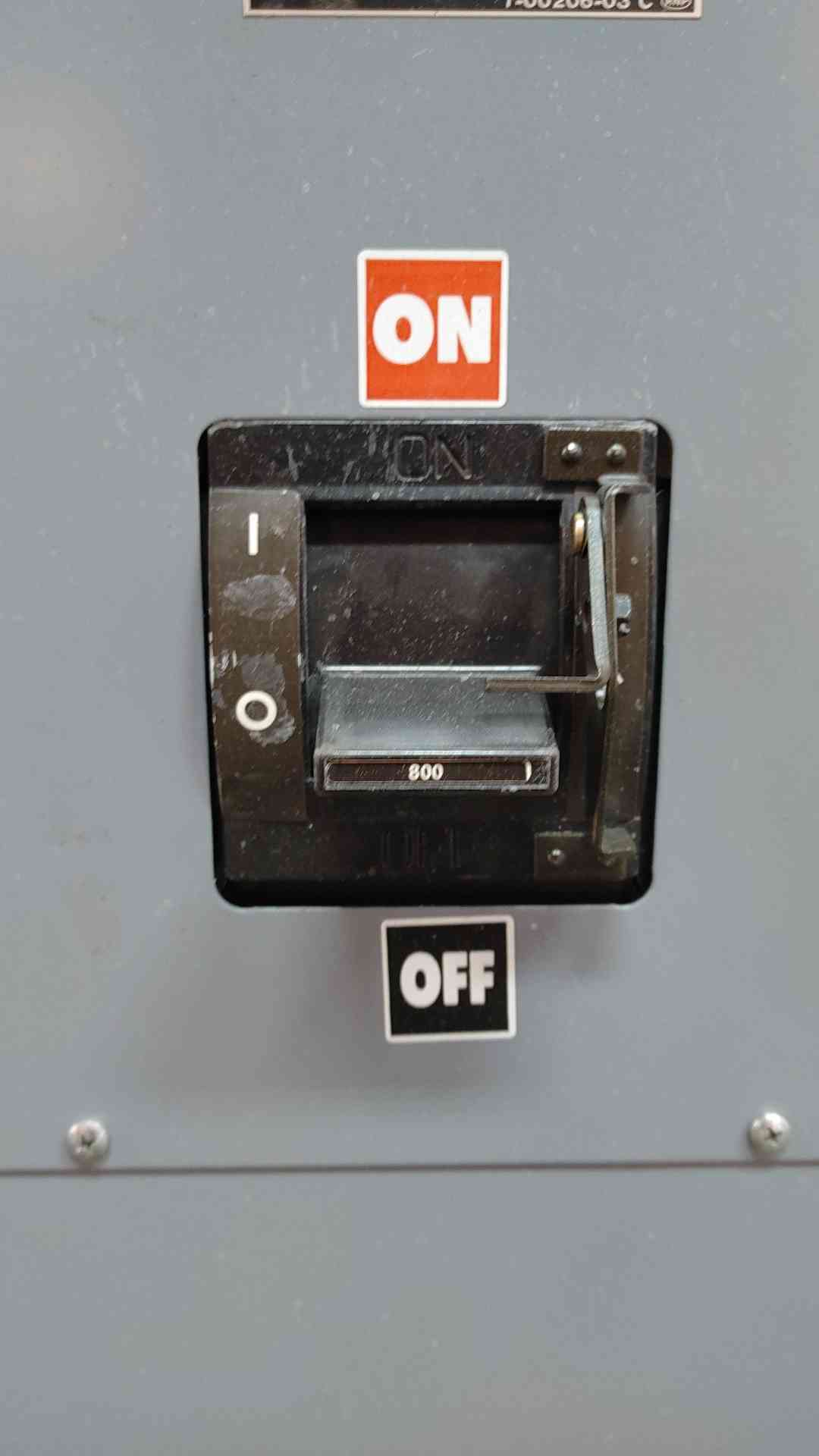 800 Amp. Square D, enclosed circuit breaker, disconnect box - Image 5