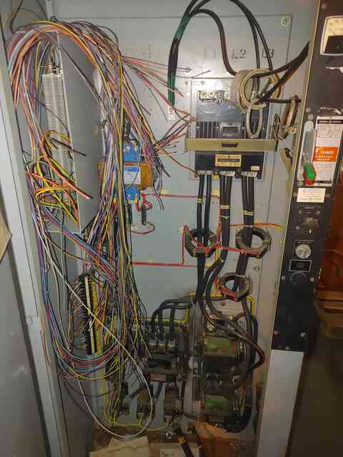 General Electric #232YDJ41F9BCH, automatic compressor control, 460 Volts, 3 phase, 400A breaker (2 available) - Image 4