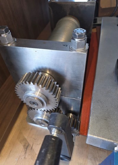 Precision, dual-roller calendaring press, graphite rollers, synchronized geared roller system - Image 3