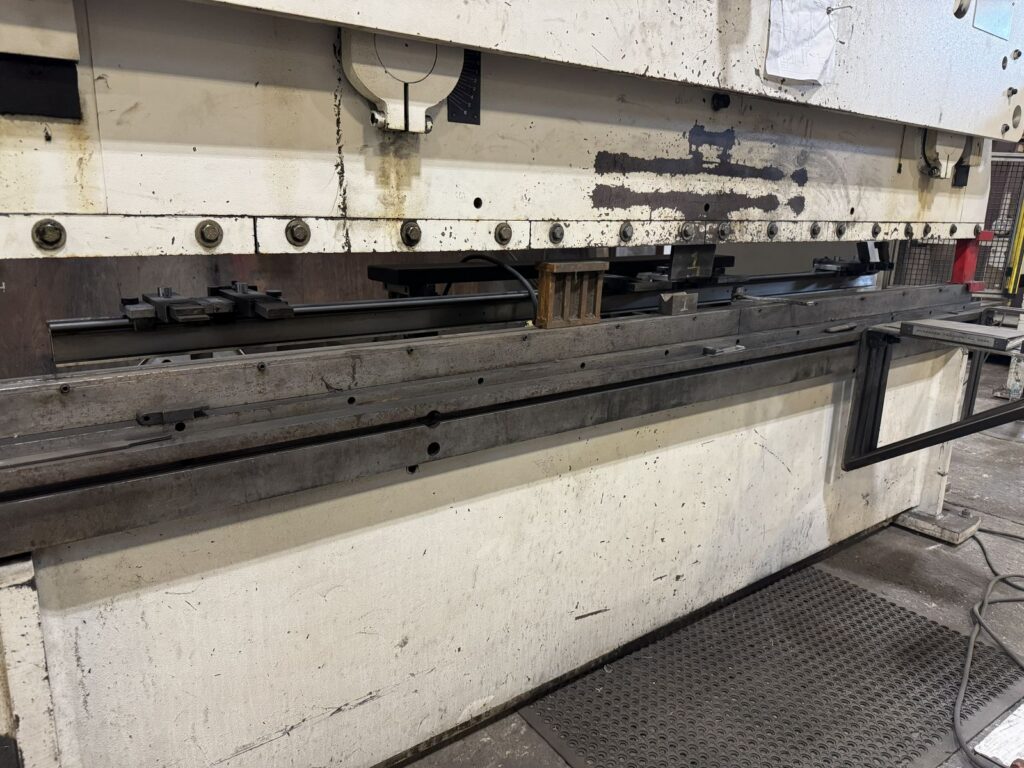 200 Ton, Standard Industrial #AB200-12, hydraulic press brake, 12' overall, 125" between housing, 8" stroke - Image 7