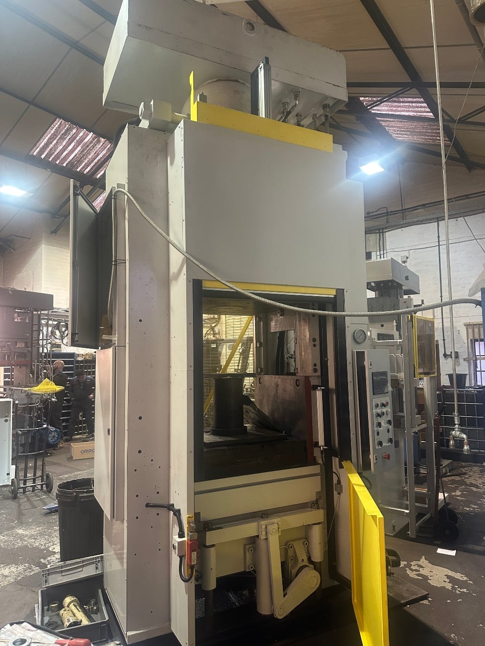 300 Ton, Bipel, hydraulic press, factory rebuilt - Image 1