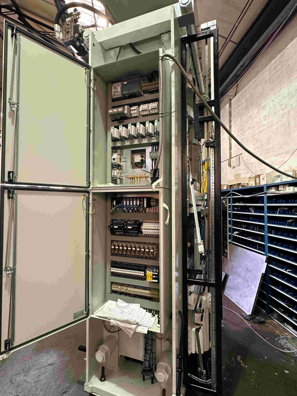 300 Ton, Bipel, hydraulic press, factory rebuilt - Image 4