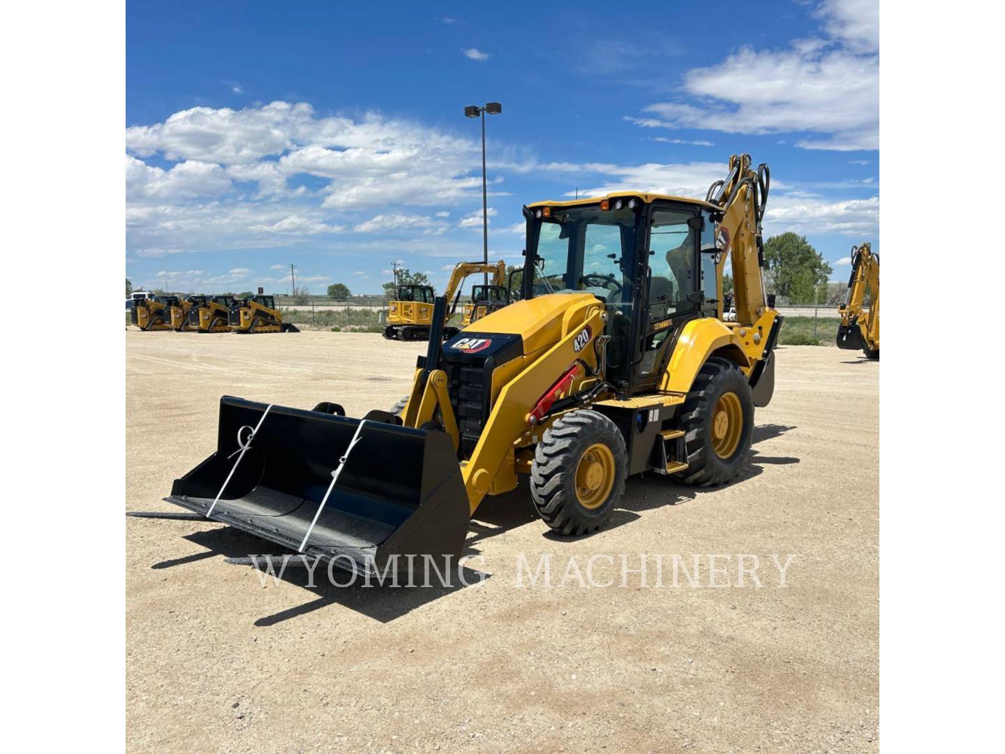 Cat 420, Backhoe Loader, 4 hours, S/N: H8T07789, 2026 - Image 1