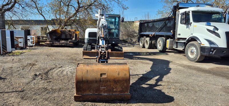 Bobcat #E85, enclosed cab, track mounted, hydraulic excavator, auxiliary plumbing, 2016 - Image 2