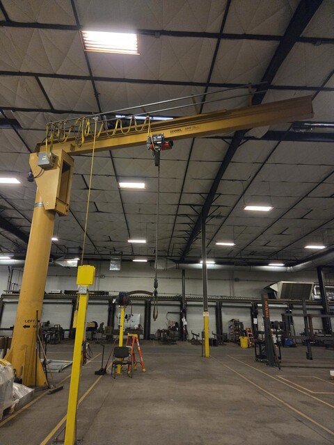 1.5 Ton, Gorbel, free standing jib crane 17', 17' span, 19' hub - Image 2