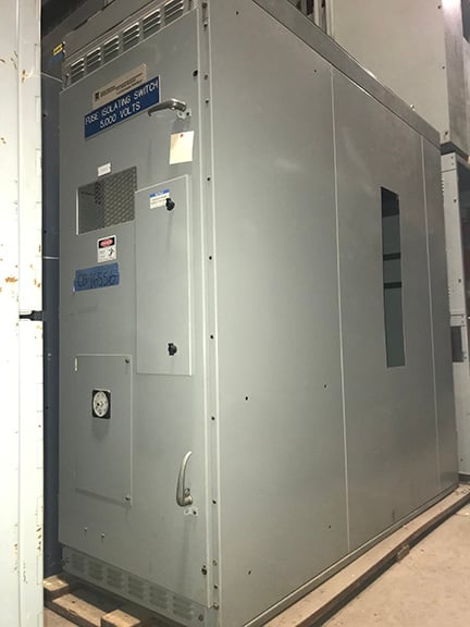 600 Amp. Cutler-Hammer, 13.8 KV, fused, Nema 3R (2 available) - Image 1