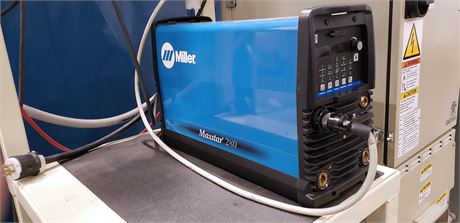 Panasonic #TA-1600, 6-axis robotic welding cell, 62.9" reach, 8 kg payload, ARS-1602 cell, G2 control, 2007 - Image 9