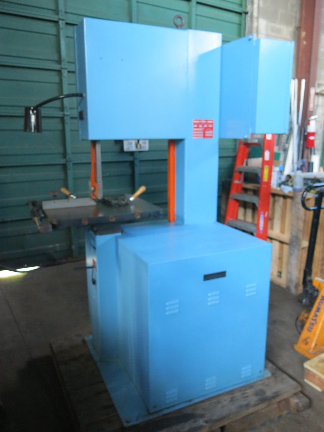 20" Doall #2013-V3, electronic vertical bandsaw, variable speed, 154" blade, 2003 - Image 2