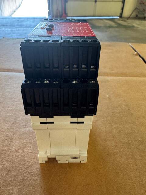 Allen-Bradley 440R-S35014 Safety Relay 24V DC m01509 - Image 4