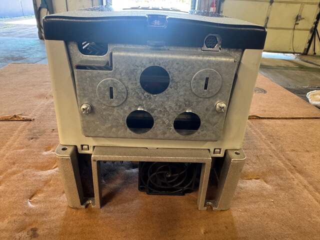 Allen-Bradley 20AD5P0A0AYNNNC0 Variable Frequency Drive 480V AC 3-Phase Untested Surplus 01431 - Image 2