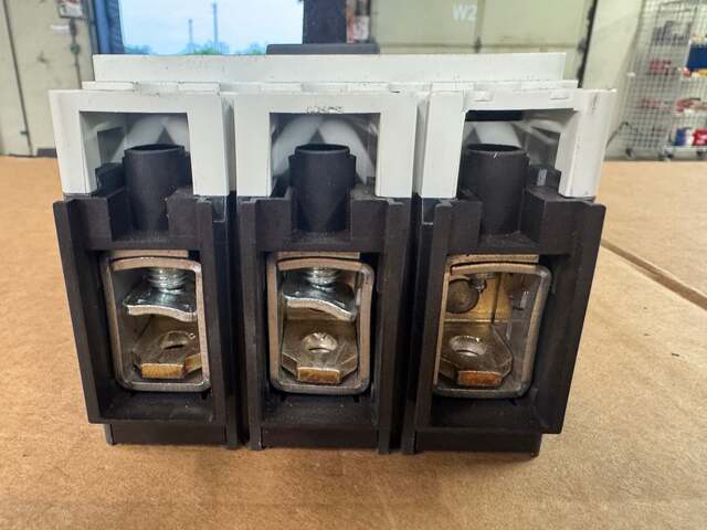 Siemens HFX3P250 Molded Case Circuit Breaker 600V Untested Surplus - Image 3