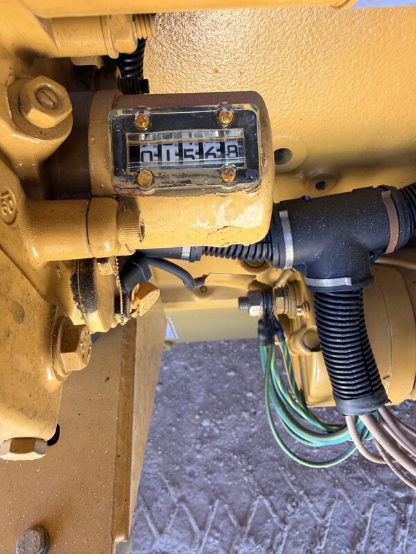 335 KW Caterpillar #D3406, diesel generator set, 240/480 Volts, 1568 hours, 449 BHP, 12 wire, Frame 449 - Image 3