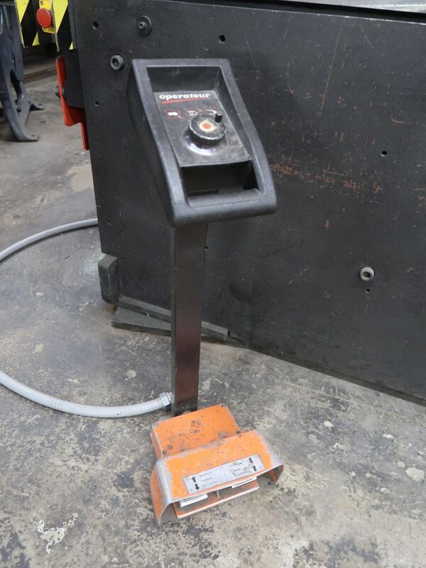 138 Ton, Amada Promecam #HFBO-125-30, CNC down acting hydraulic press brake, 10' overall, 106" between - Image 5