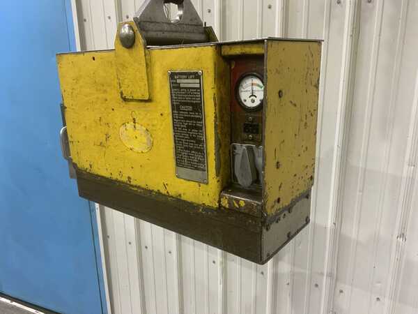 Magnalift #LB4G, 3500 lb. lifting magnet, built-in charger, 20" base length, 7" base width - Image 1