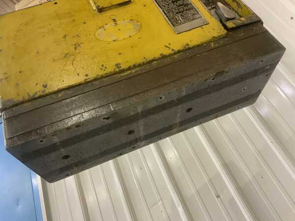 Magnalift #LB4G, 3500 lb. lifting magnet, built-in charger, 20" base length, 7" base width - Image 6
