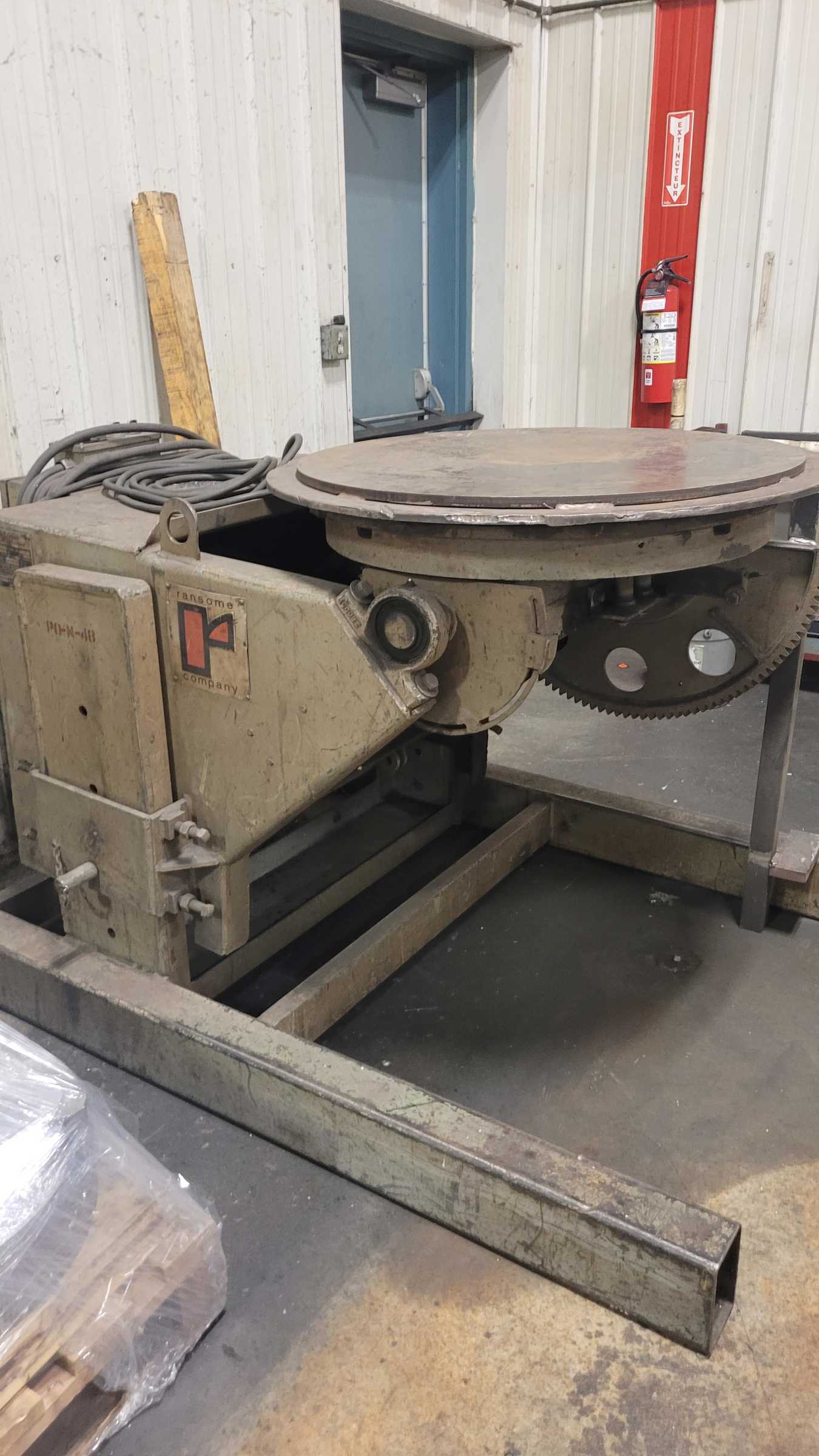 2500 lb. Ransome #25P, welding positioner, 32" table diameter, power tilt, pendant Control, 3/4 HP, 1972 - Image 2