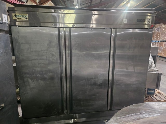 Avantco #178SS3RHC, 3-Door Stainless Reach-In Refrigerator, 115 V., R290 - Image 3