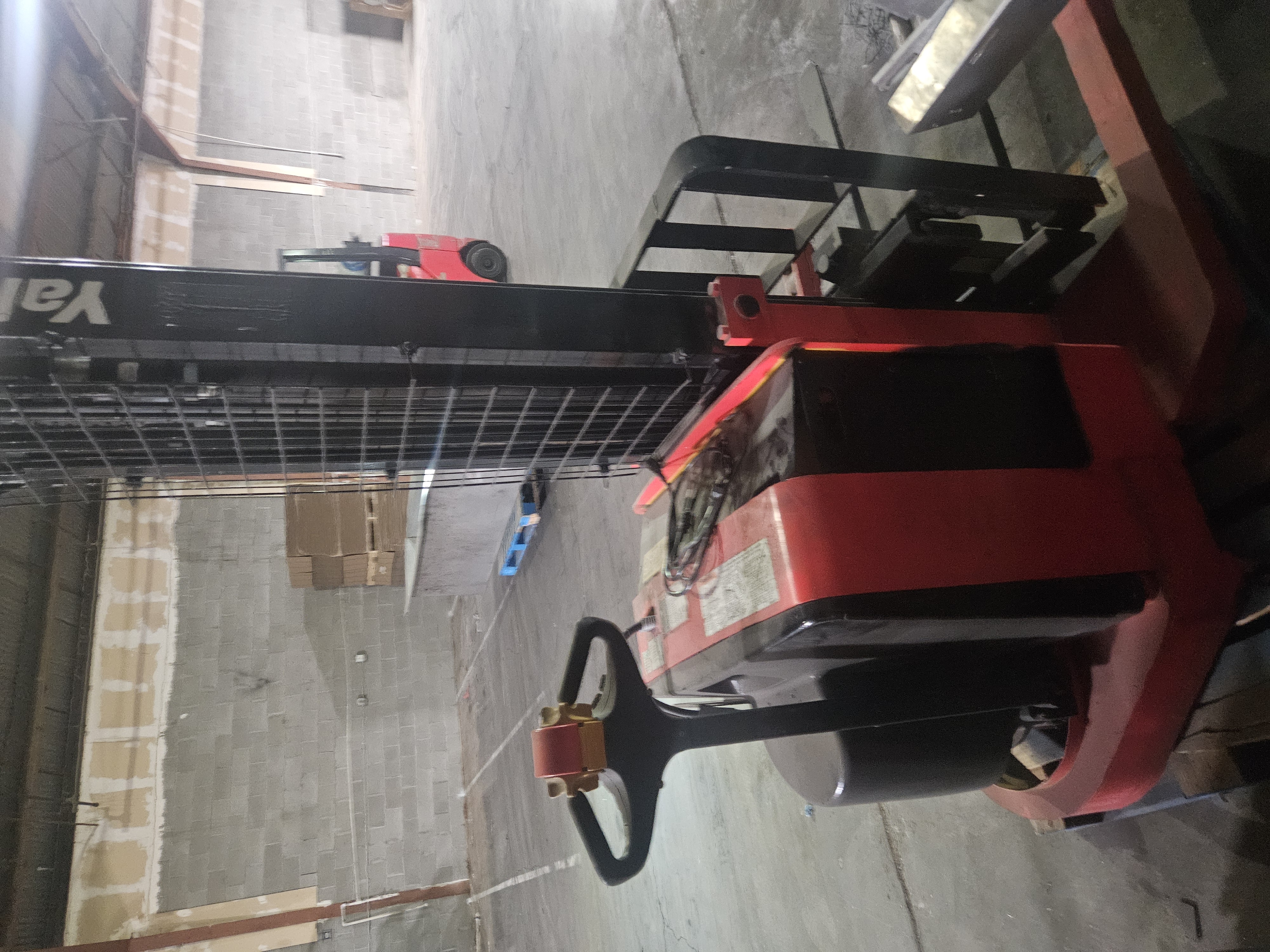 Yale Electric Walkie Straddle Stacker (Walk-Behind) - Image 2