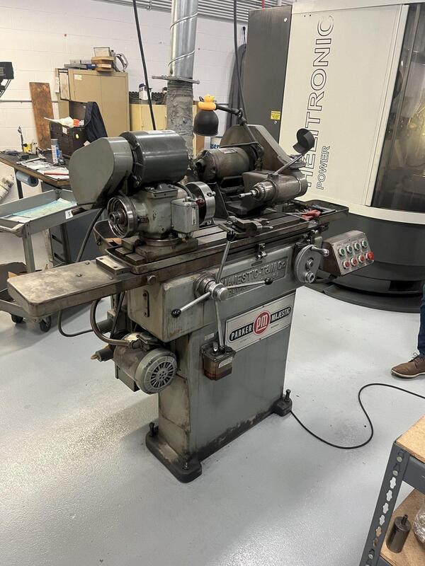 Parker Majestic, hand-feed precision internal grinder, 12" swing, 6" 4-jaw chuck, 16" centers, one shot lube - Image 1
