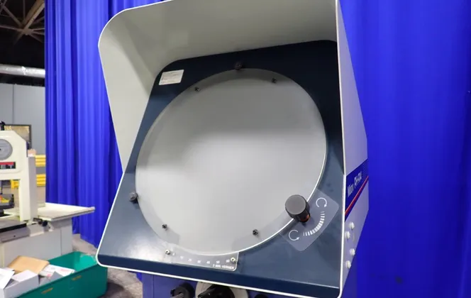 16" Mitutoyo #PH-A14, horizontal bench optical comparator, 6" x 16" T-slot table - Image 4