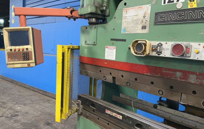 90 Ton, Cincinnati #90-CB-X-6-FT, hydraulic press brake, 8" stroke, Dyna Bend control, light curtains - Image 3