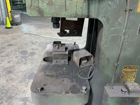 HMI #90-31, Ironworker, 17" x 39" capacity, foot pedal, 1996 - Image 8