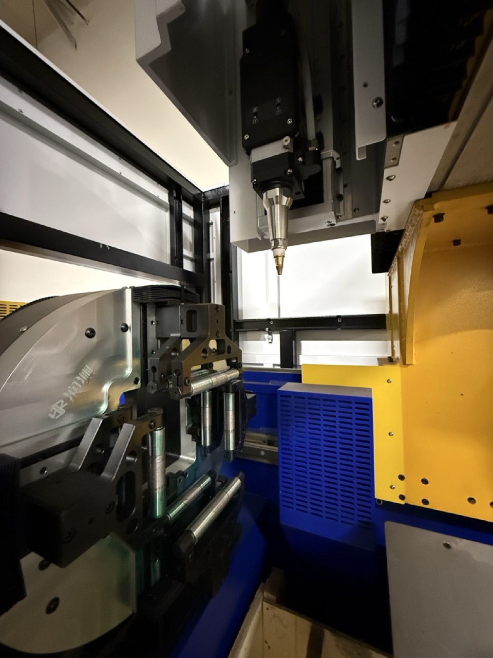 Eagle #EV-60T, pipe cutting fiber laser, 3000 watt, MaxPhotonics fiber supply, 20" length capacity, 5.5" - Image 5
