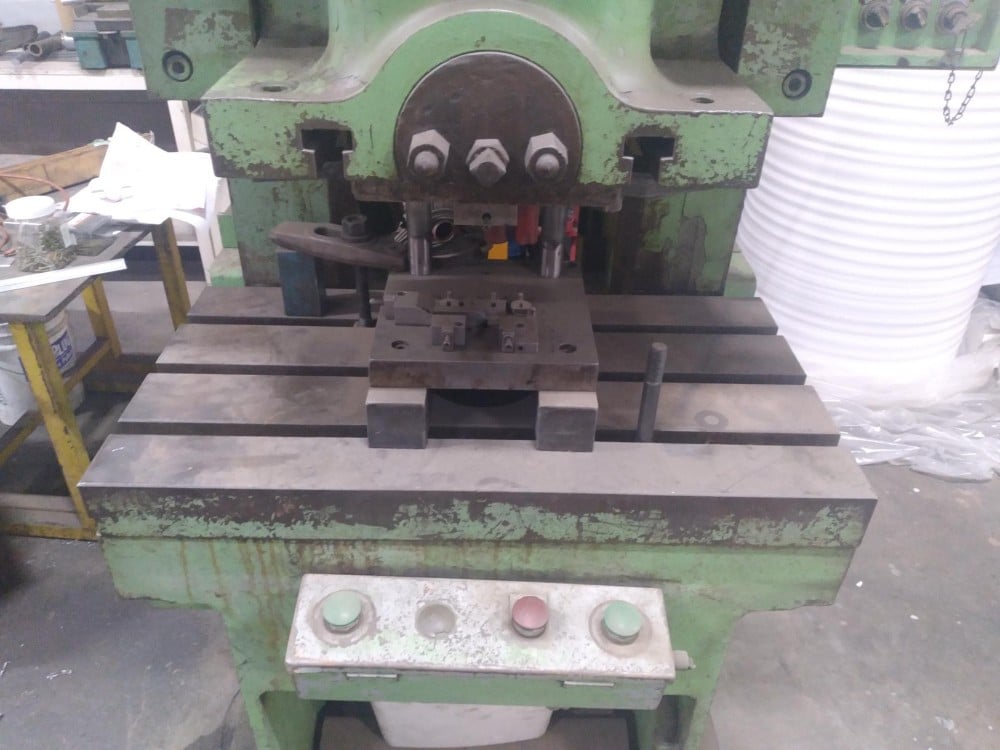55 Ton, Aida #PCc-5(1), single crank gap frame press, 3.55" stroke, 8.9" Shut Height, 5 HP, 90 SPM - Image 2