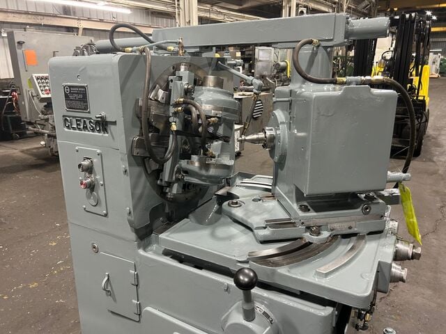 Gleason #2A, straight bevel Coniflex gear generator, change gears, cutter adapters, coolant pump, 1956 - Image 1