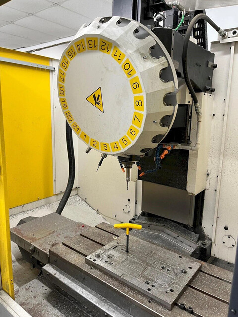 Fanuc #Robodrill-Alpha-D21MIB5, Vertical Machining Center, 19.7" X, 15.7" Y, 12.9" Z, 10 HP, 10000 RPM, 21 - Image 2