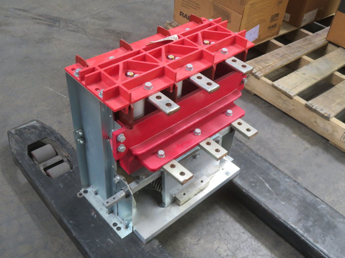 800 Amps, Allen-Bradley #1502-VC8DXDA-1, 3-Pole, 7.2 KVAC, IntelliVac, 110 VDC Coil - Image 2