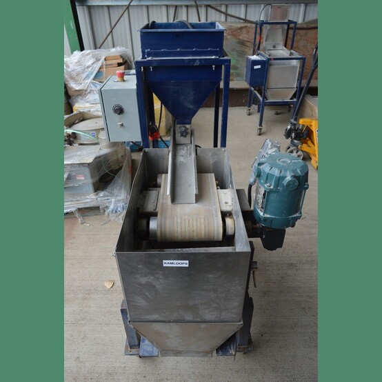 Eriez #26C, Pan Vibrator, 9,000 Gauss Magnetic Separator, 10" belt conveyor, 4" diameter magnetic head - Image 1