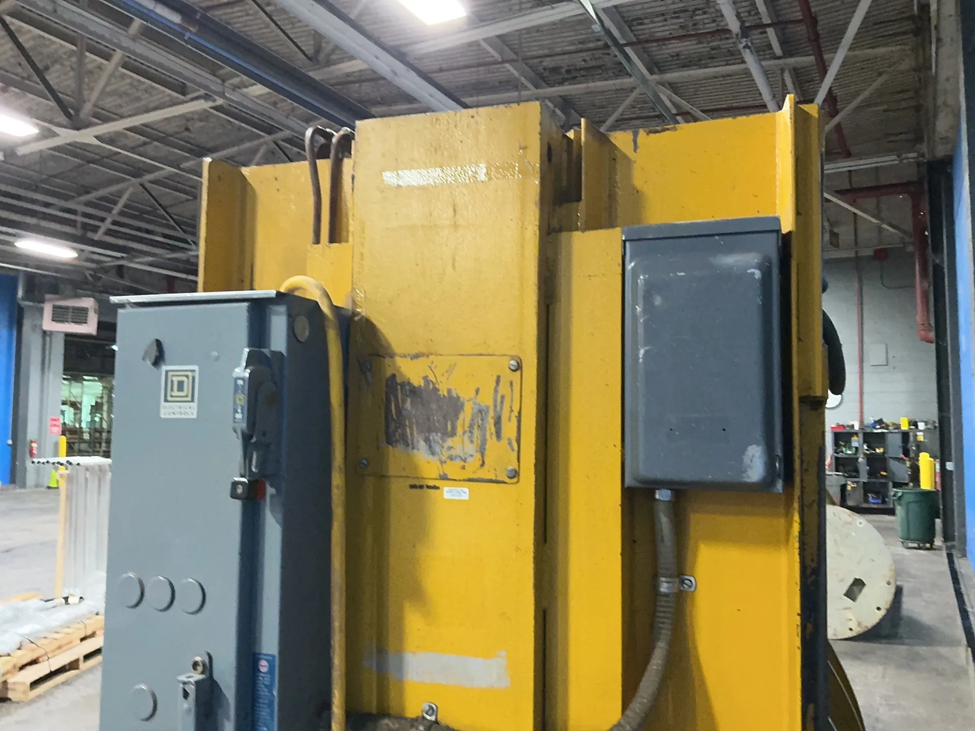 72" x 32" GPI, Downstroke Vertical Baler - Image 4