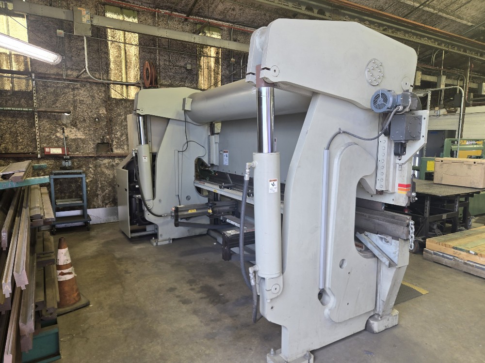 250 Ton, Accurpress #725012, Hydraulic Press Brake, 12' overall, excellent, 2010 - Image 2
