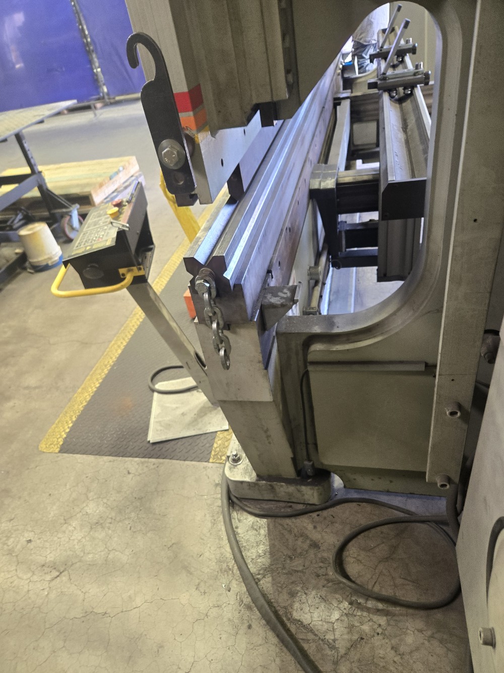 250 Ton, Accurpress #725012, Hydraulic Press Brake, 12' overall, excellent, 2010 - Image 4