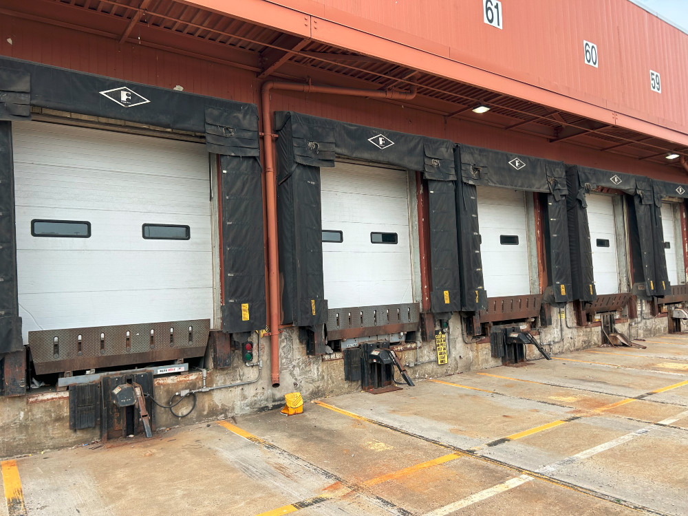 Loading dock serial #18339803026 Rite-Hite Dok-Lok SHR50 Trailer Restraint - Image 1