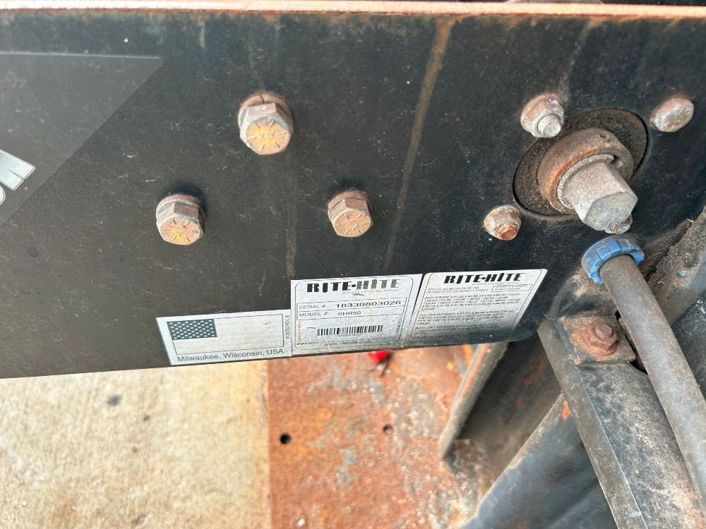 Loading dock serial #18339803026 Rite-Hite Dok-Lok SHR50 Trailer Restraint - Image 5