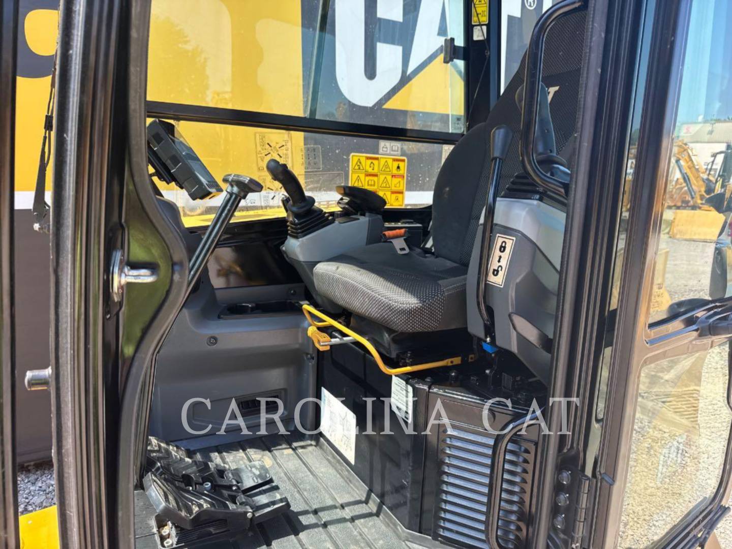 Cat 304 CB TH, Mini Excavator, 1818 hours, S/N: AN400896, 2022 - Image 4