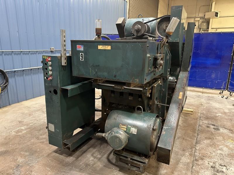 30" x 8" Oliver #2072, double-sided strait-o-planer, 75 HP top & 60 HP bottom, 40-120 FPM feed - Image 1