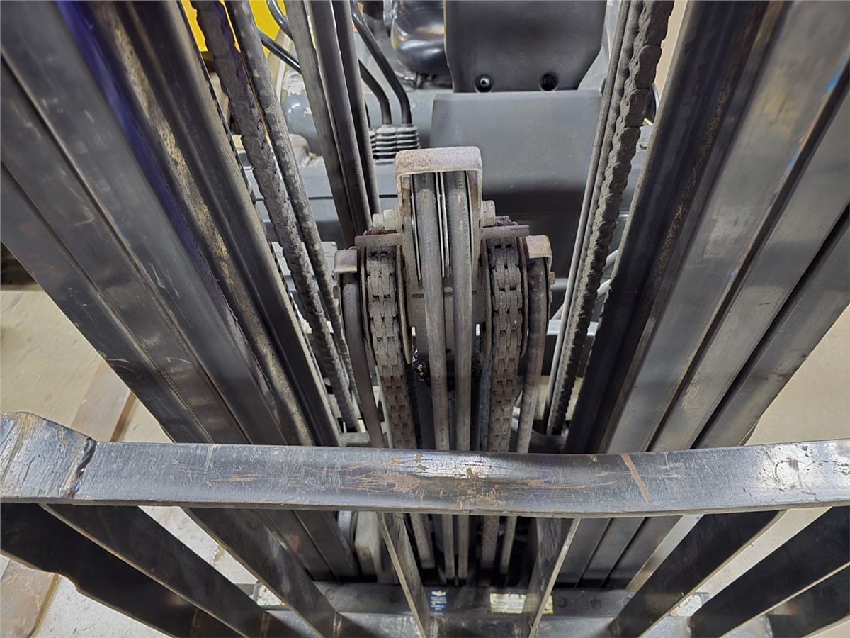 4000 lb. TCM #FCG20L-A1, LP gas three-stage cushion tire forklift, 187" lift, 81" mast, side shift, 4" x 42" - Image 2