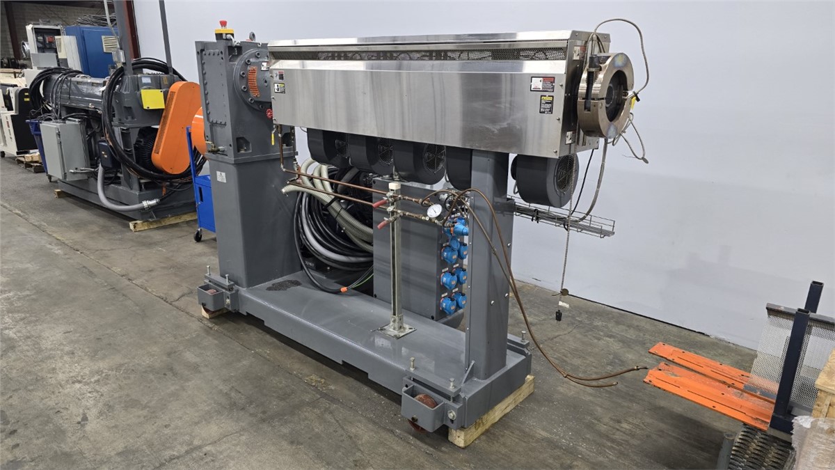 2.5" American Kuhne #AK-250-30-AC-40HP-ULT, co-extruder, 30:1 L/D, 5 barrel zones, 40 HP, 460 V., 2020 - Image 2